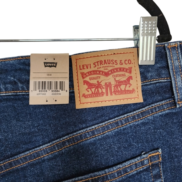 NWT Levi’s Wedgie Straight Jeans Dark Wash, 18W - Picture 4 of 6